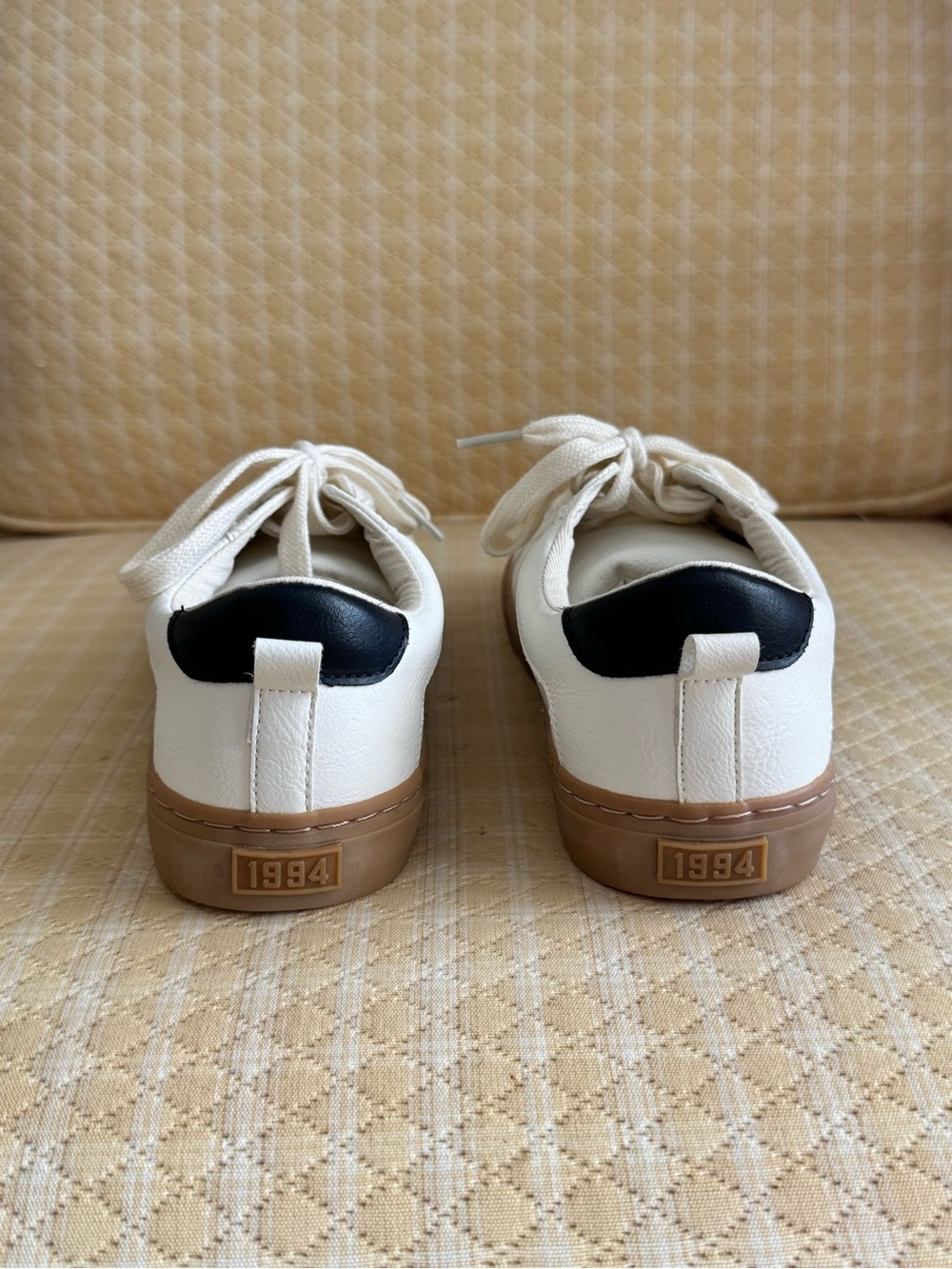 NWOT Clean Girl Old Navy White Leather Sneakers Women’s Size 8 - Picture 3 of 5